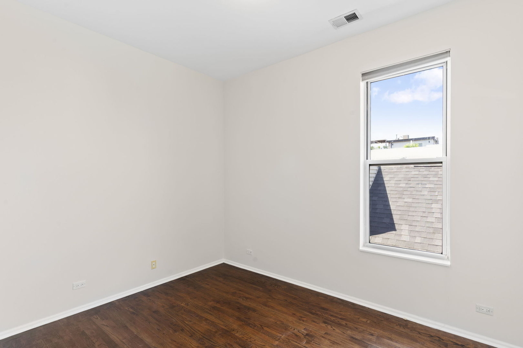 1710 W Erie Street - Photo 13