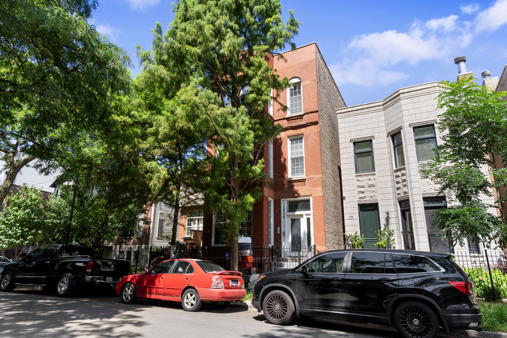 1710 W Erie Street - Photo 0