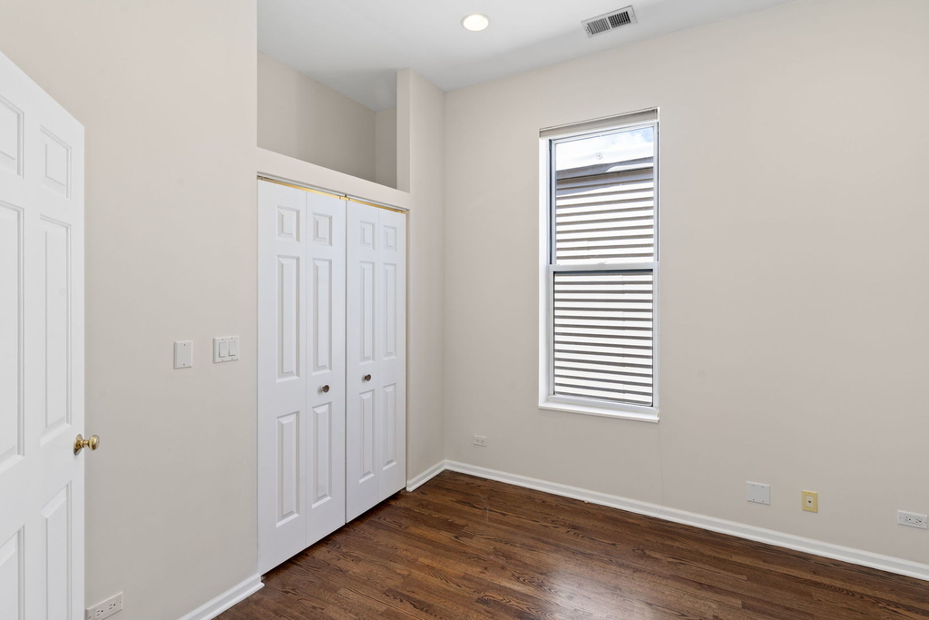 1710 W Erie Street - Photo 10