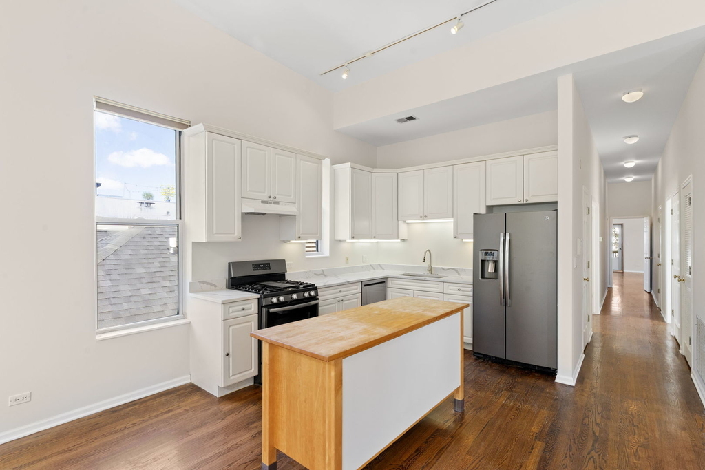 1710 W Erie Street - Photo 6