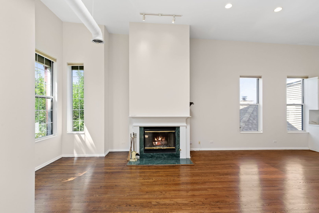 1710 W Erie Street - Photo 2