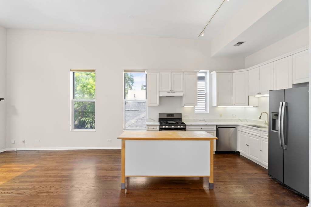 1710 W Erie Street - Photo 4