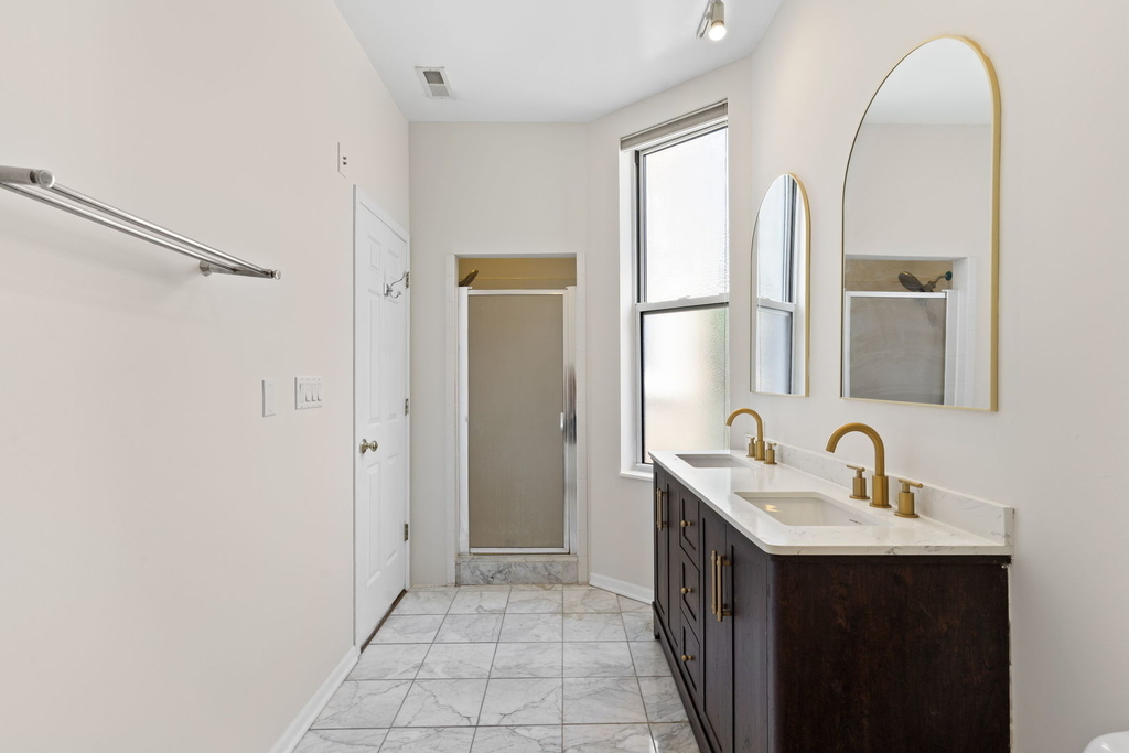 1710 W Erie Street - Photo 17
