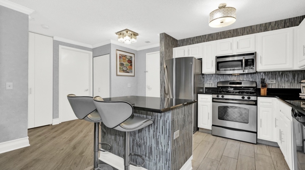 545 N Dearborn Street - Photo 5