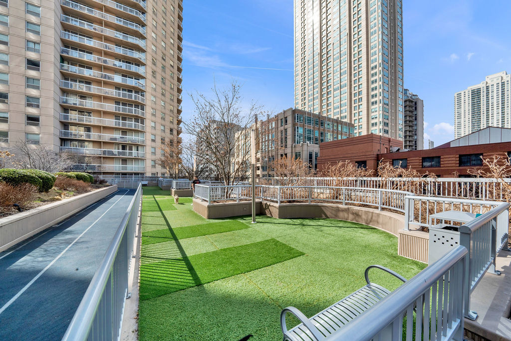 545 N Dearborn Street - Photo 30