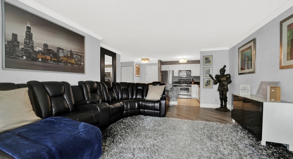 545 N Dearborn Street - Photo 1