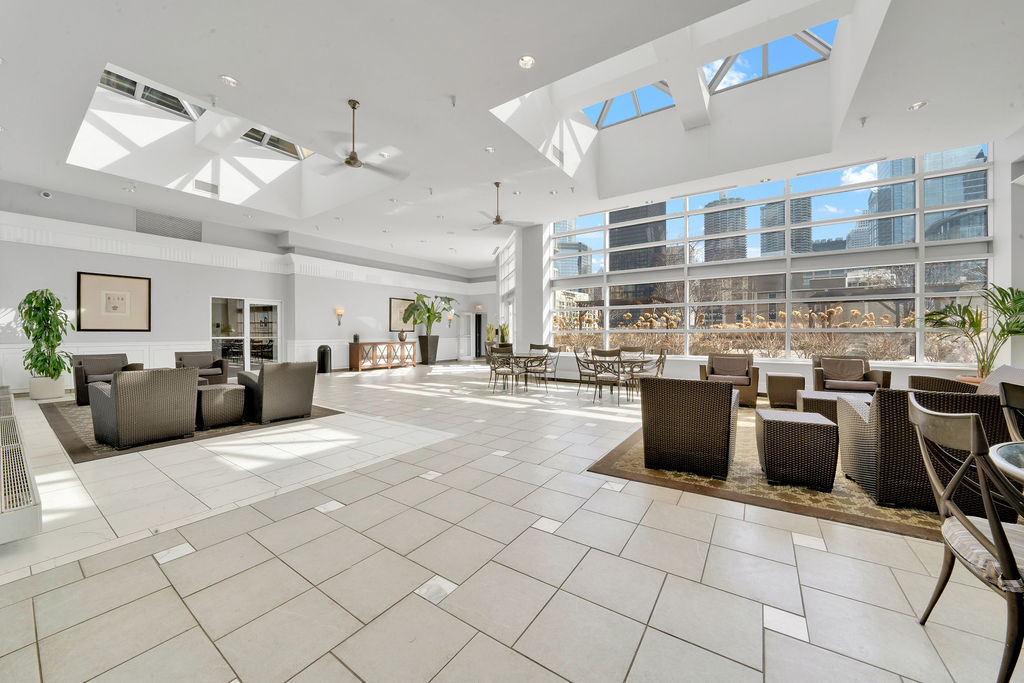 545 N Dearborn Street - Photo 33