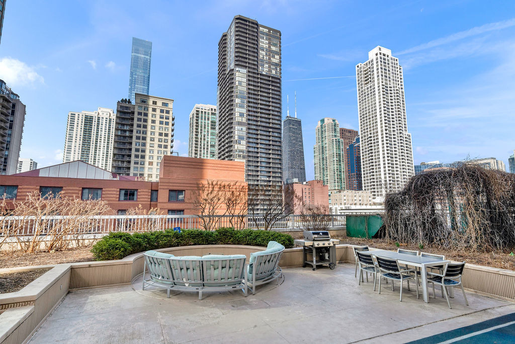 545 N Dearborn Street - Photo 31