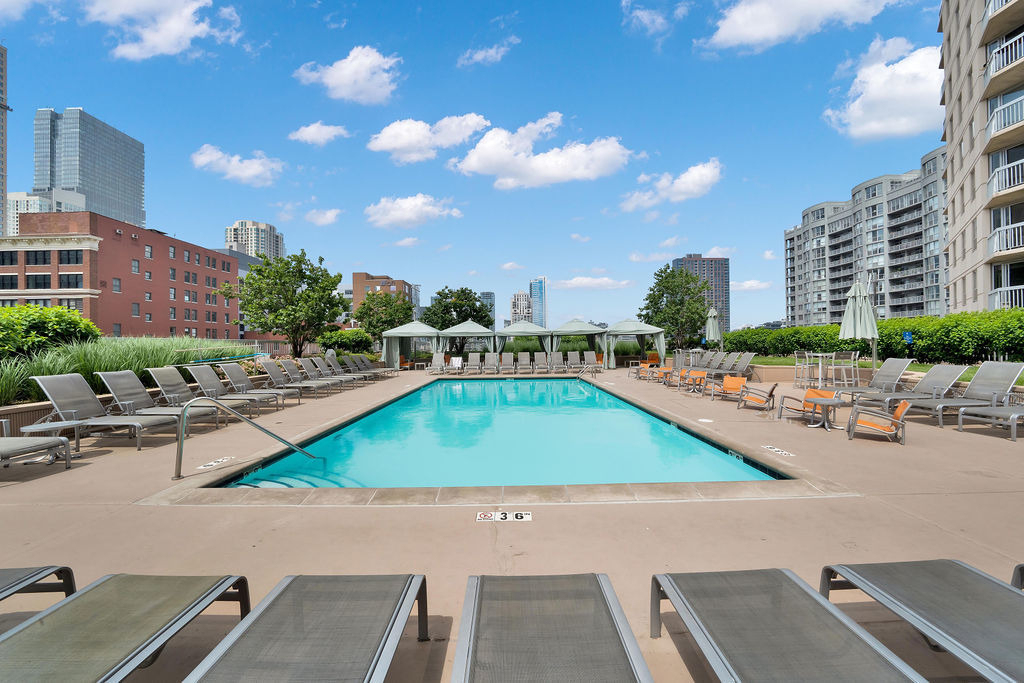 545 N Dearborn Street - Photo 18