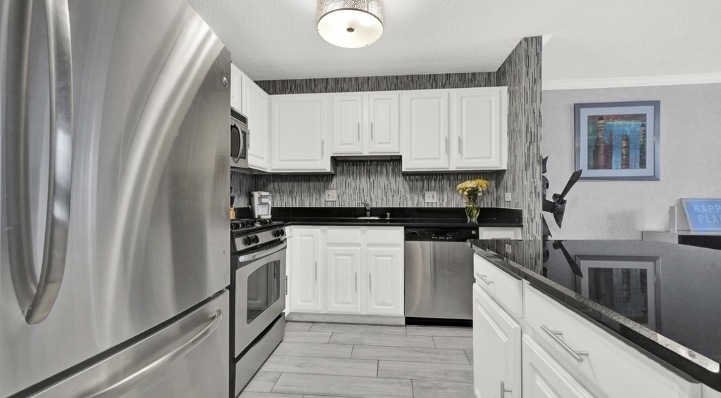 545 N Dearborn Street - Photo 4