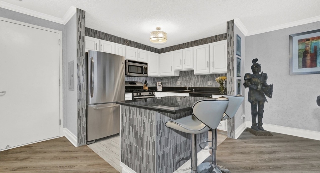 545 N Dearborn Street - Photo 6