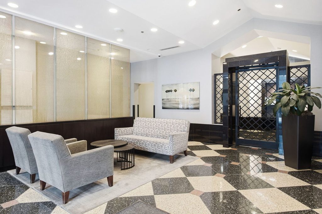 111 W Maple Street - Photo 3