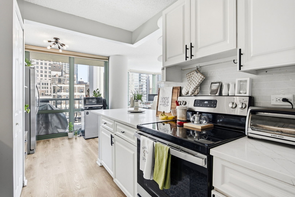 111 W Maple Street - Photo 7