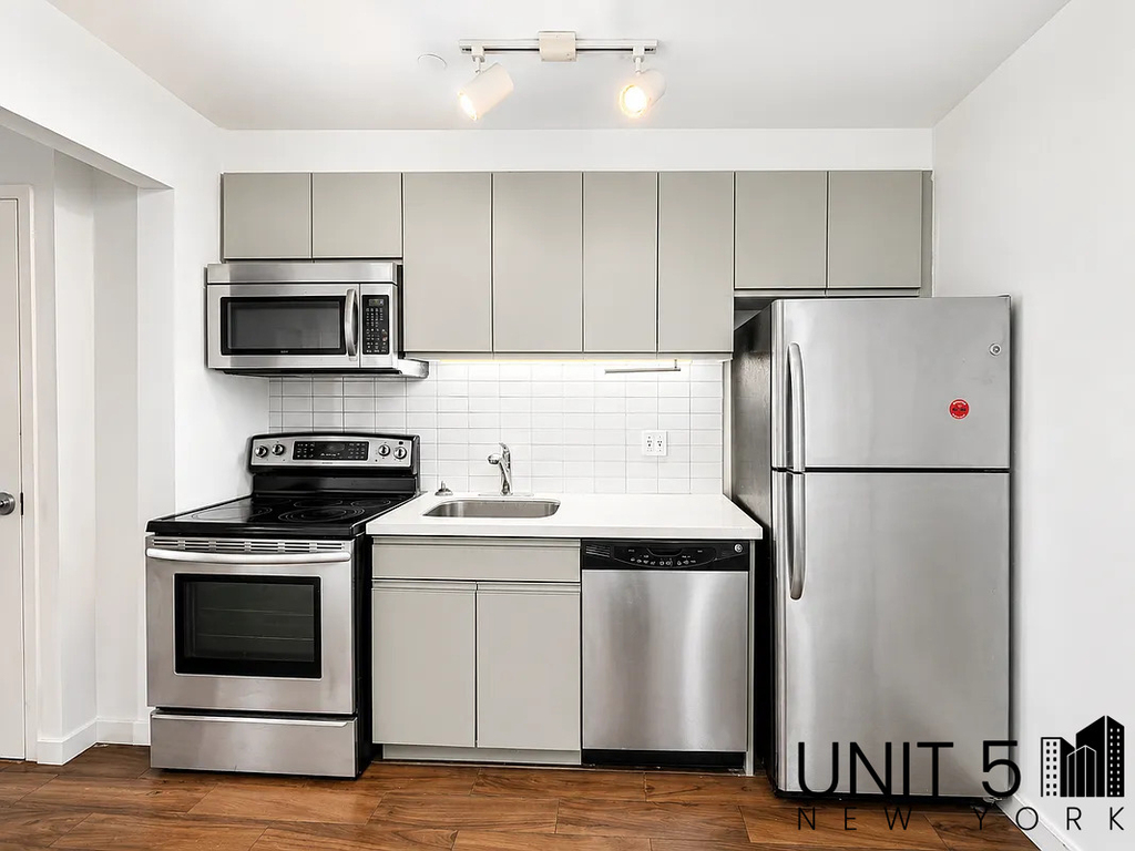 286 Stanhope Street - Photo 1