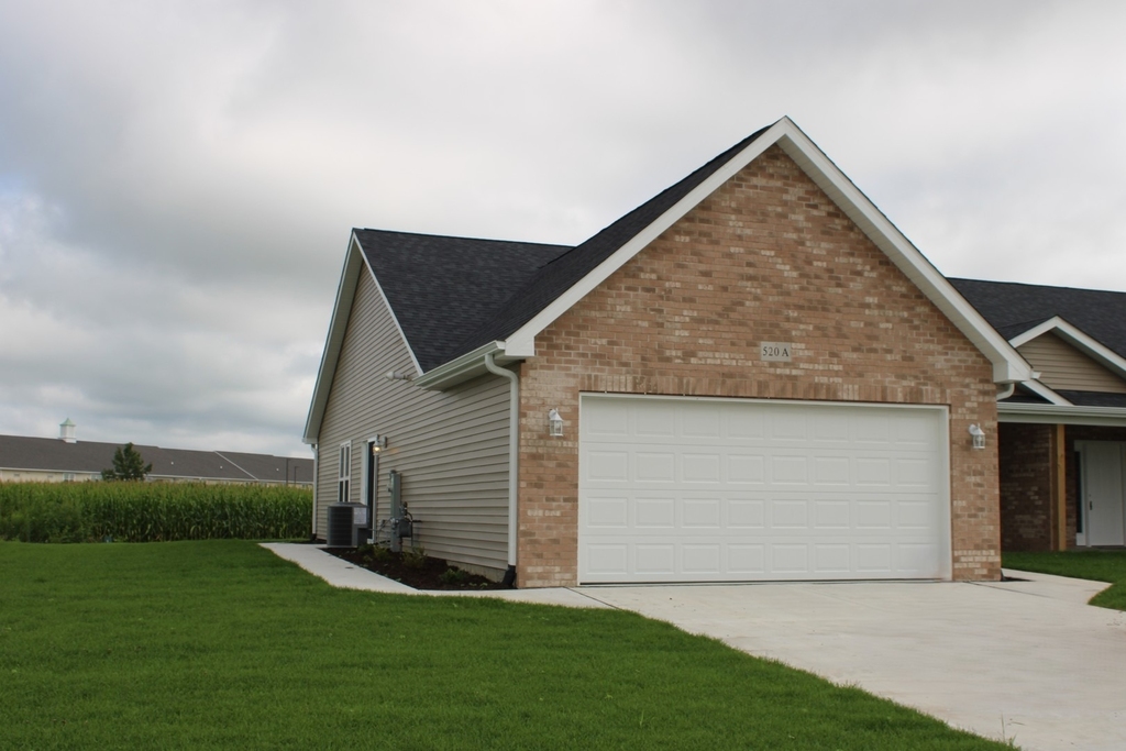 520 Carriage Court - Photo 2