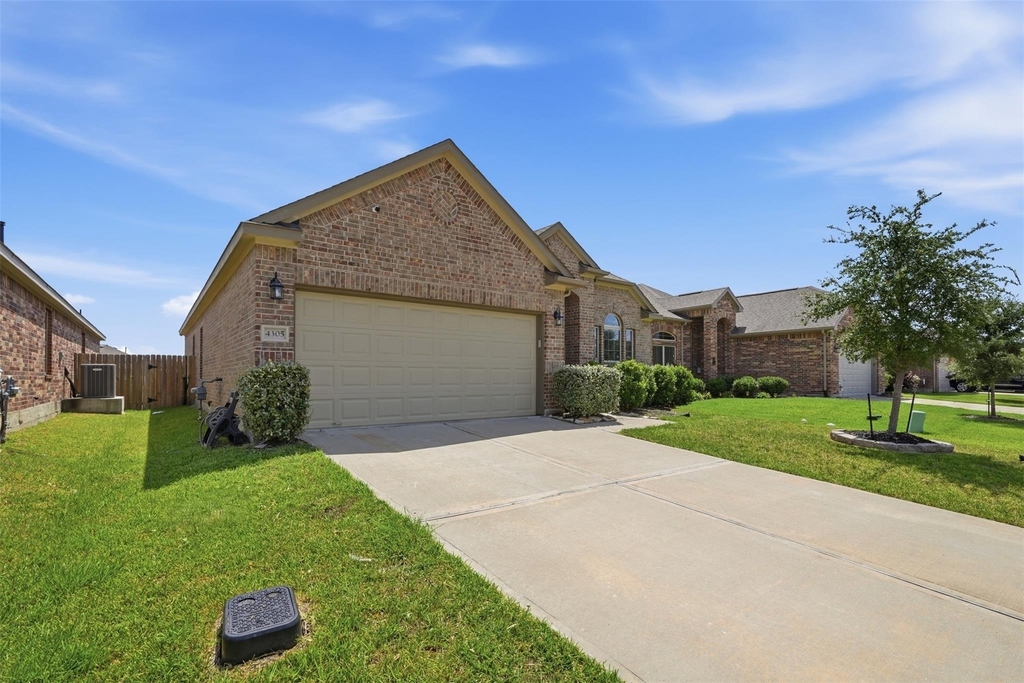 4305 E Bayou Maison Circle - Photo 2