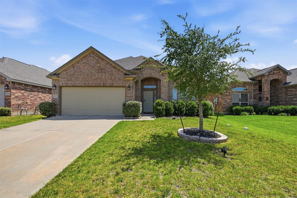 4305 E Bayou Maison Circle - Photo 0