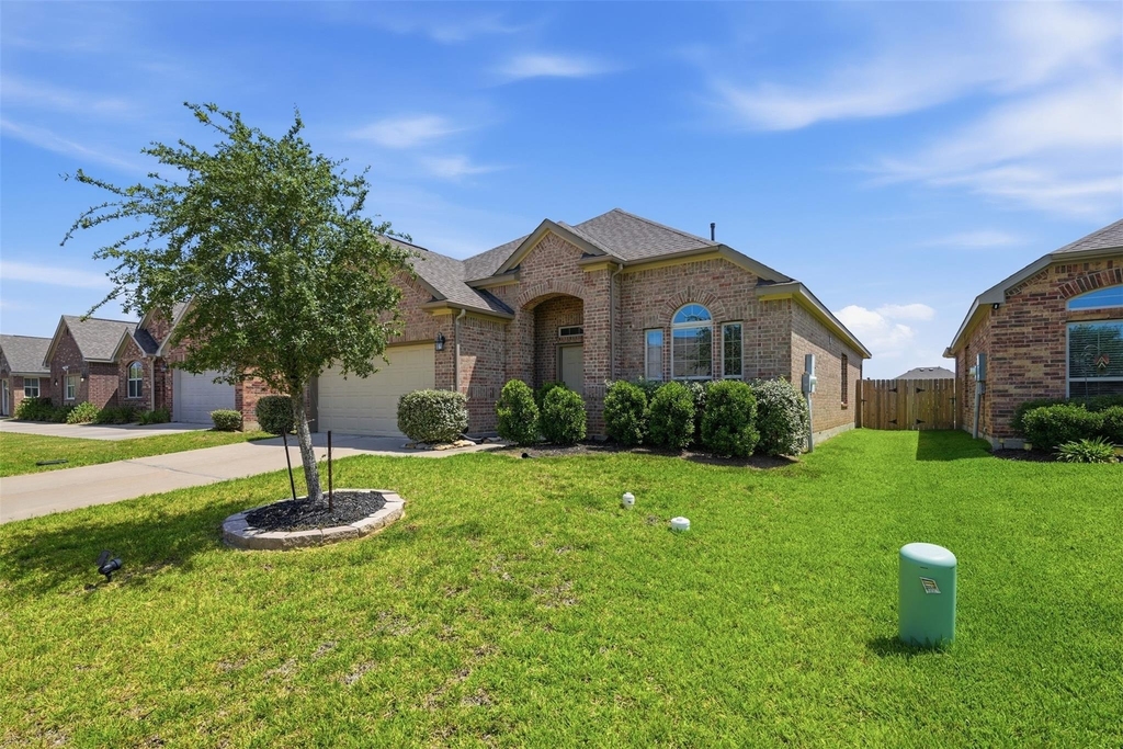 4305 E Bayou Maison Circle - Photo 1