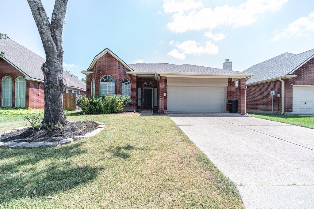 3143 W Hampton Drive - Photo 1
