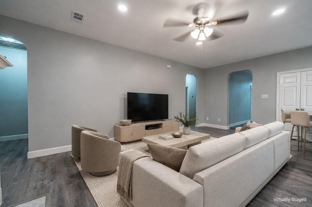 3143 W Hampton Drive - Photo 2