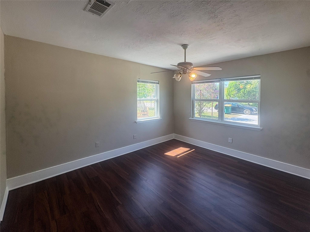 225 Sarlee Drive - Photo 6