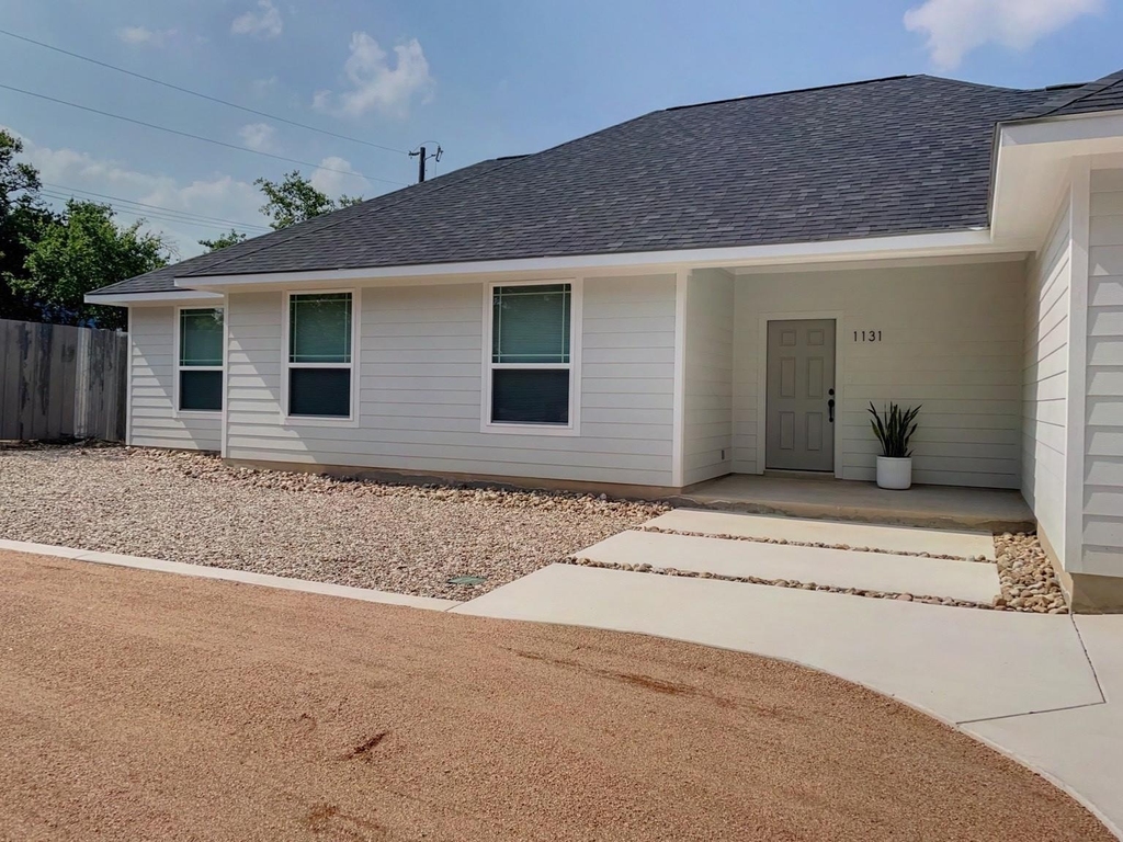 1131 Yaupon Drive - Photo 2