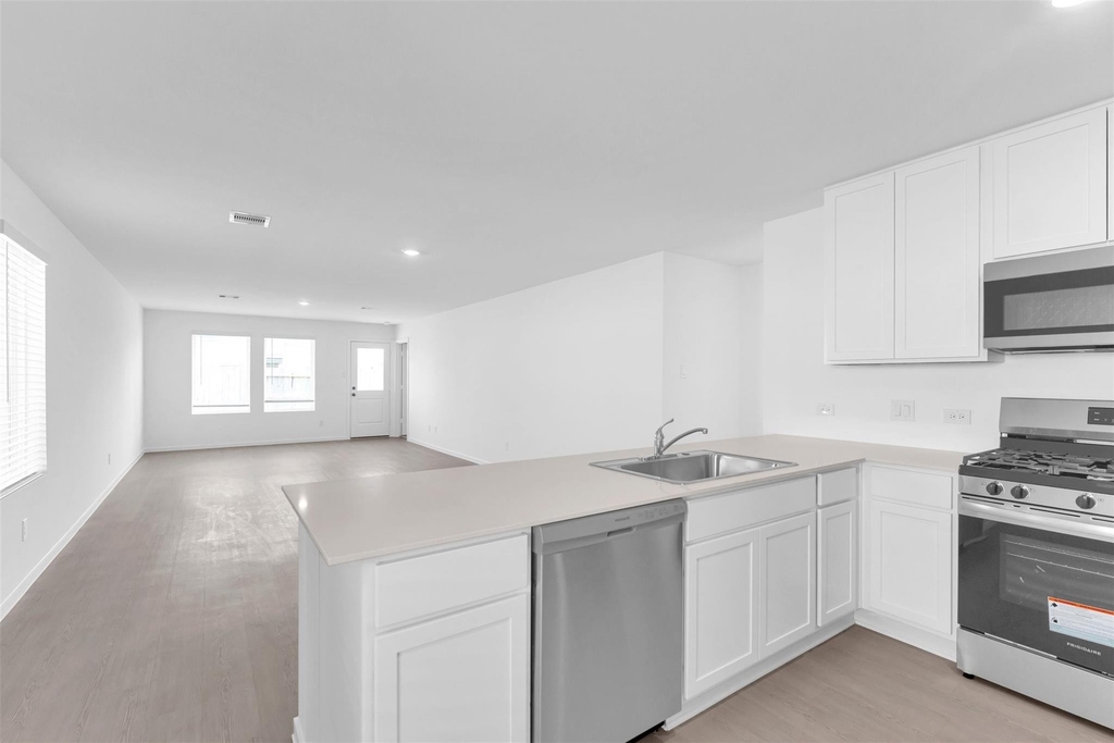 3041 Angelic Rose Lane - Photo 32
