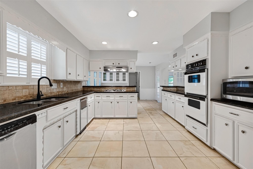 6222 Creekbend Drive - Photo 11