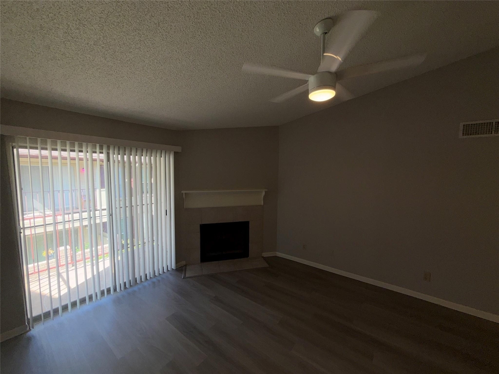 2120 El Paseo Street - Photo 2