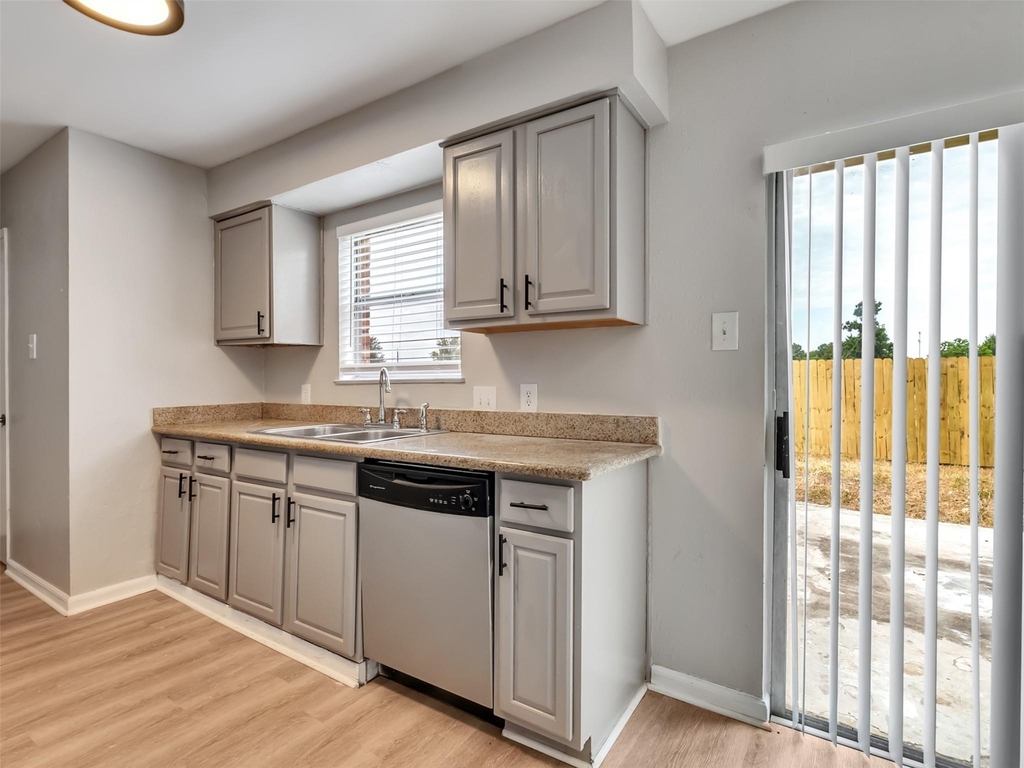 4003 Swinden Drive - Photo 10