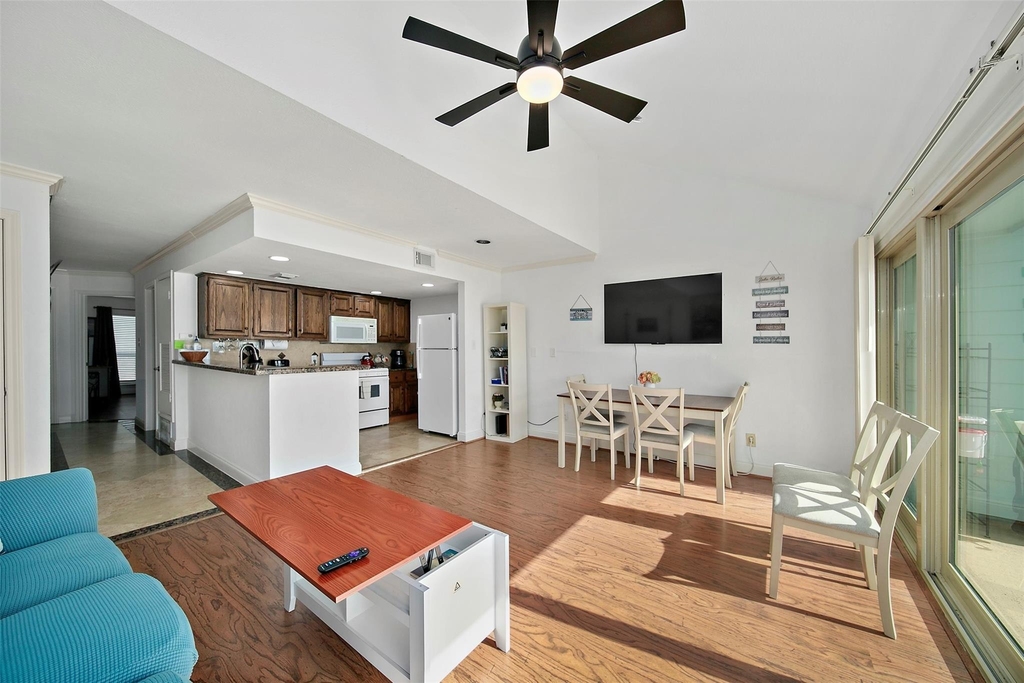 7041 Kingston Cove Ln - Photo 4