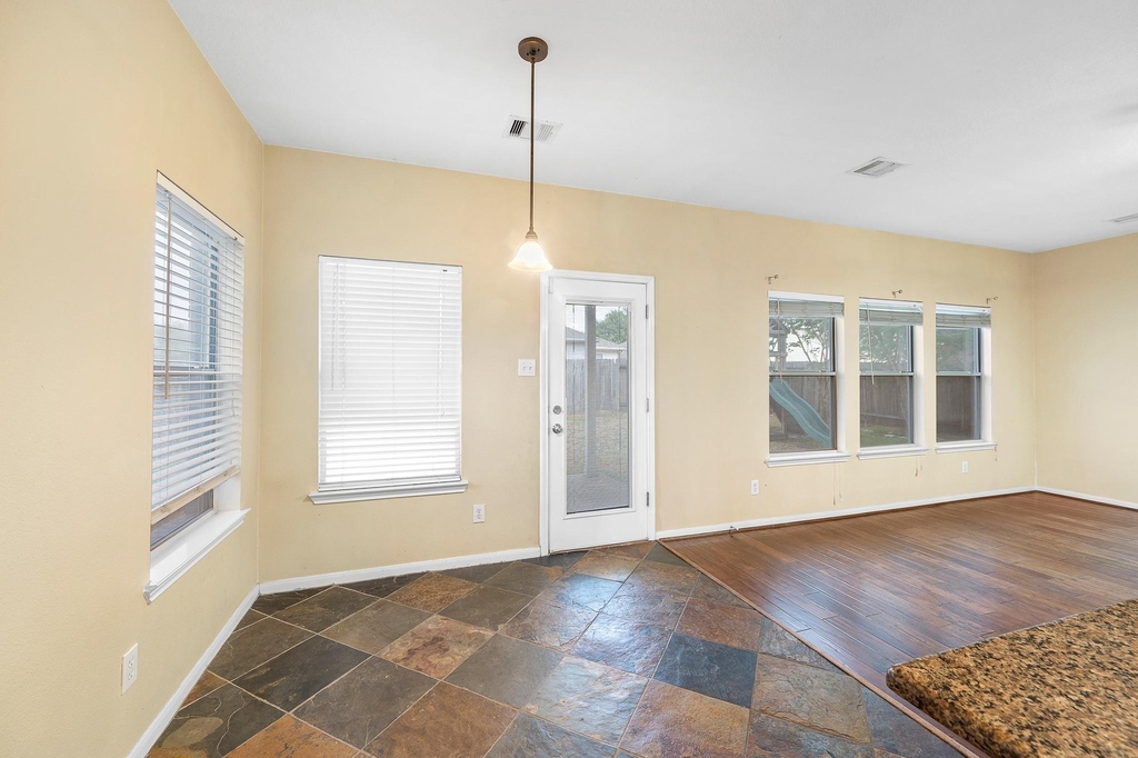 10003 Lynette Falls Drive - Photo 11