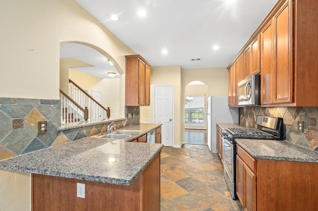10003 Lynette Falls Drive - Photo 9