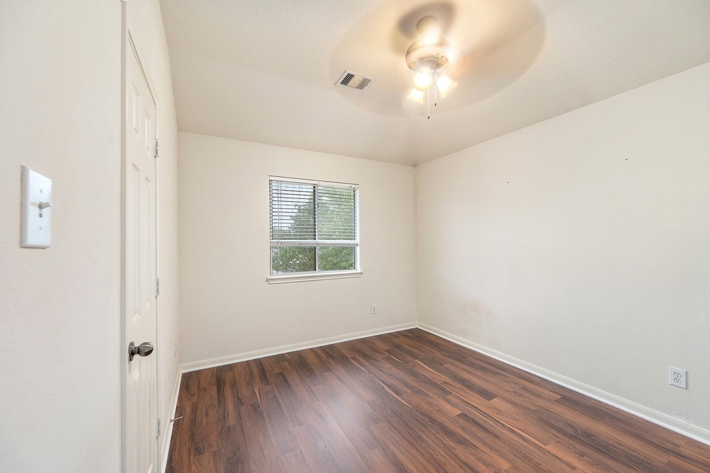 10003 Lynette Falls Drive - Photo 31