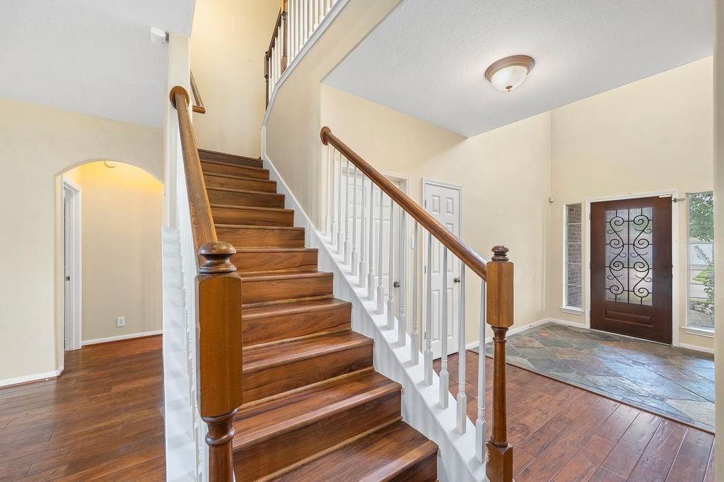 10003 Lynette Falls Drive - Photo 16