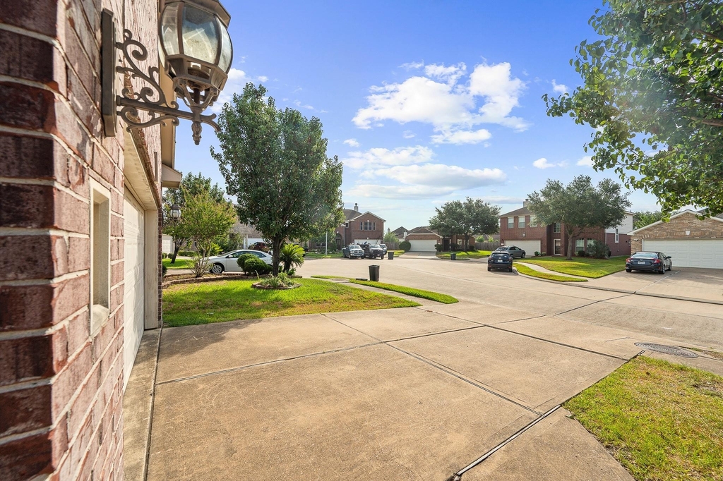 10003 Lynette Falls Drive - Photo 36