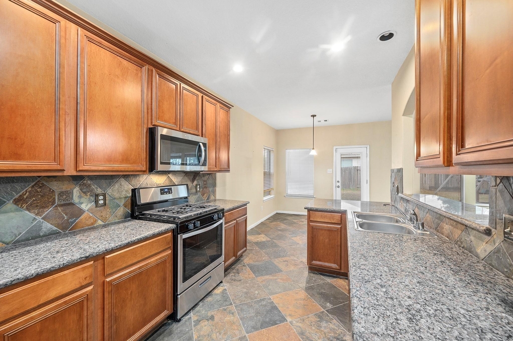 10003 Lynette Falls Drive - Photo 10