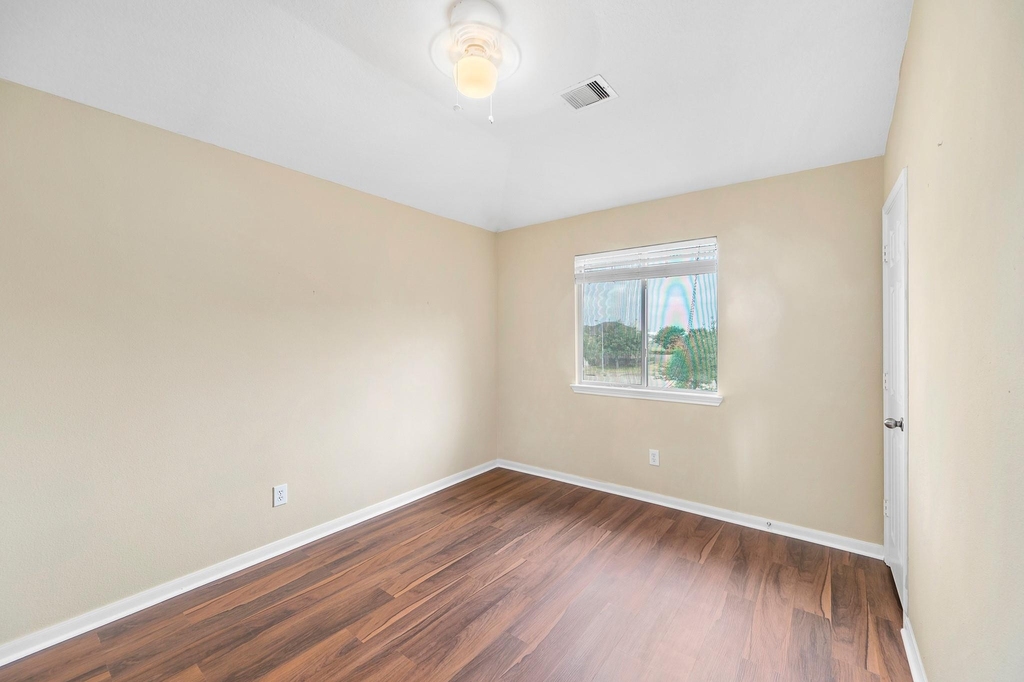 10003 Lynette Falls Drive - Photo 33