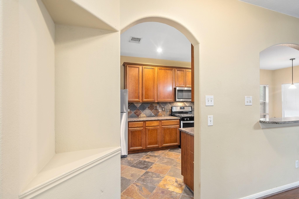 10003 Lynette Falls Drive - Photo 8