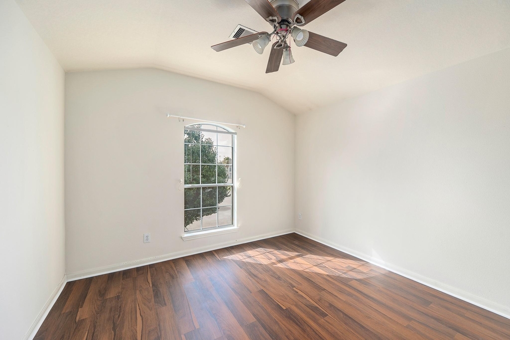 10003 Lynette Falls Drive - Photo 26