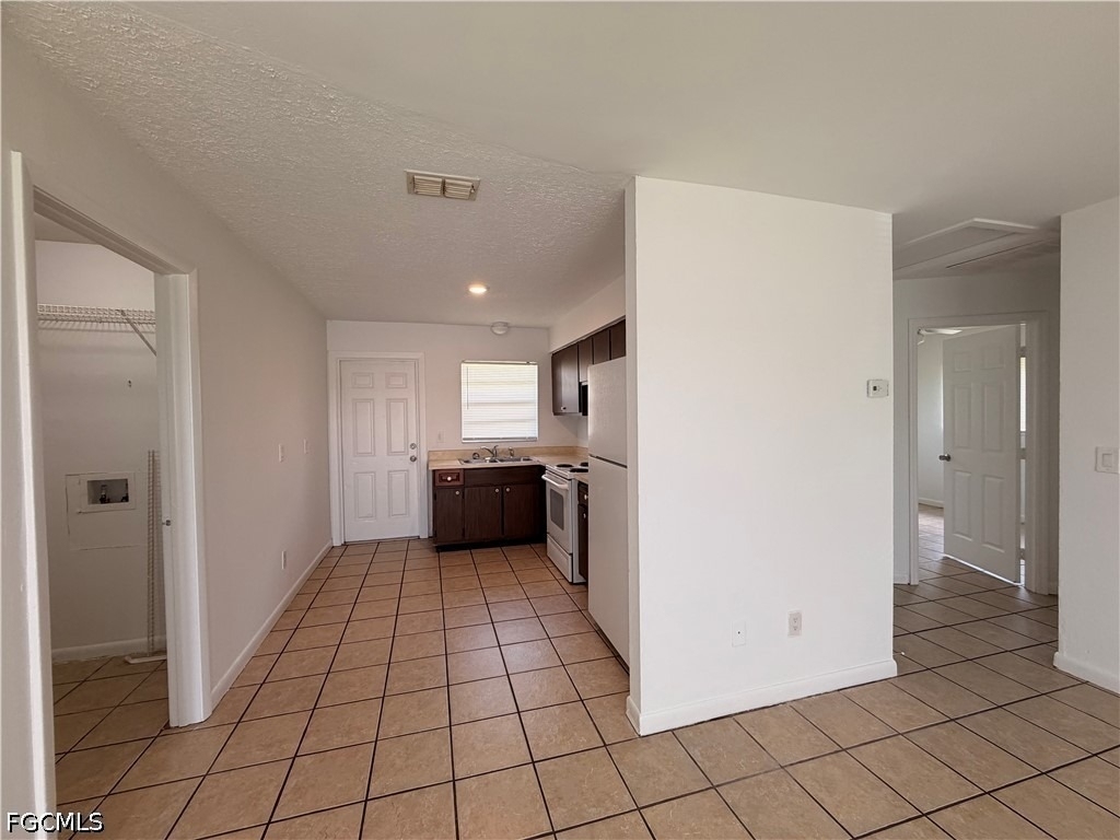 711 Gordon Avenue S - Photo 2