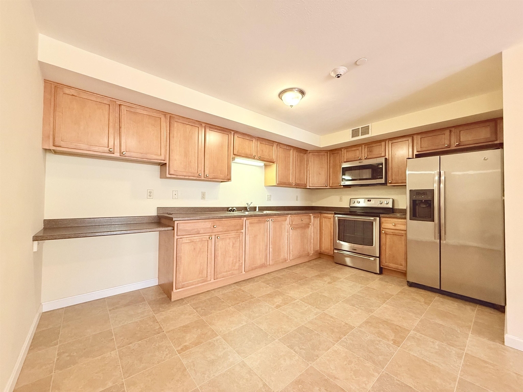 80 Main - Photo 3