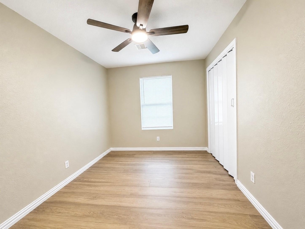7902 Bowen Street - Photo 15