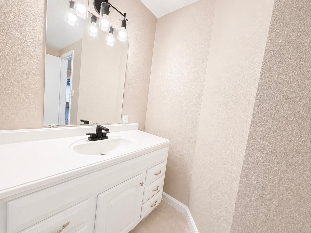 7902 Bowen Street - Photo 12