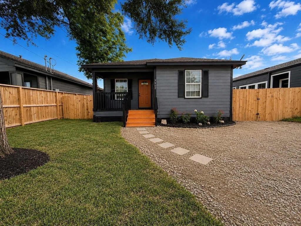 7902 Bowen Street - Photo 0