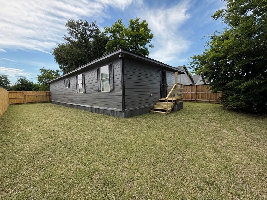 7902 Bowen Street - Photo 16