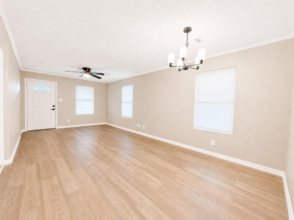 7902 Bowen Street - Photo 3