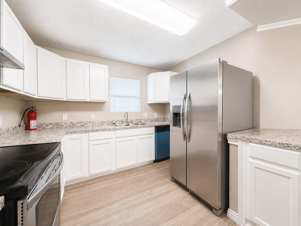 7902 Bowen Street - Photo 6