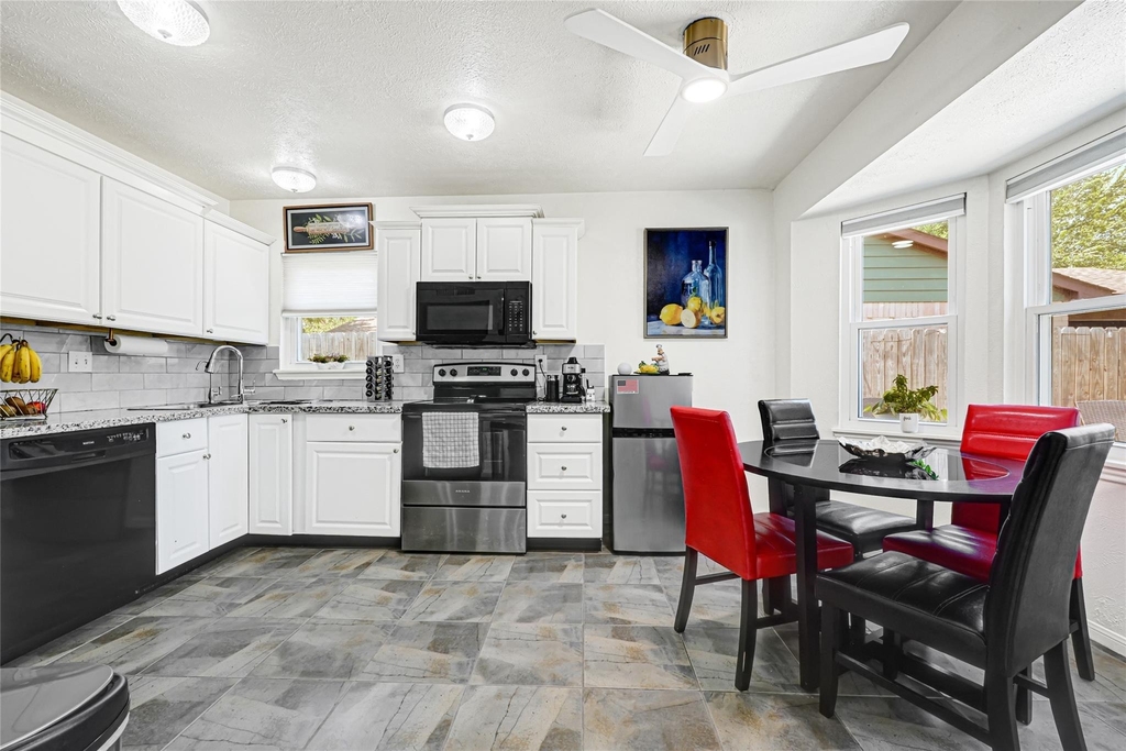 8031 Summer Place Drive - Photo 9