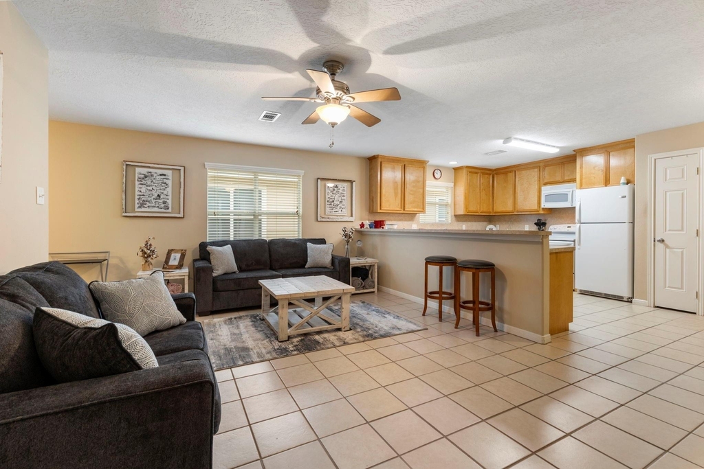 616 Foster Street - Photo 4